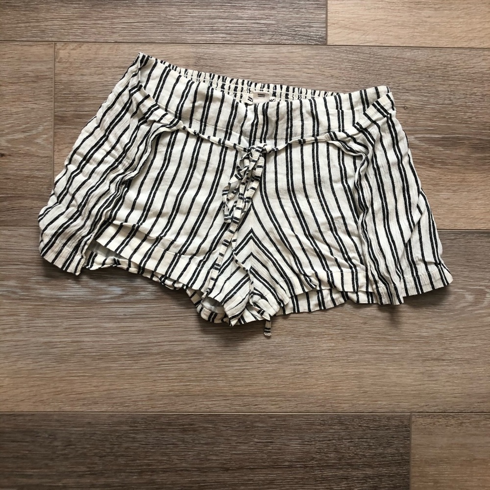 BILLABONG STRIPED FABRIC SHORTS SIZE L